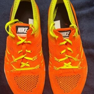 Nike Free TR Focus Flyknit Women’s 9.5 (Men’s 8) Orange Volt Training running